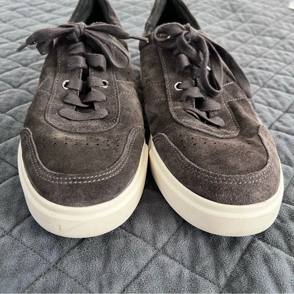 Vince Shoes Mens Size 9 Gray Suede Low Top Sneakers Leather Trim Casual Comfort - Picture 2 of 10